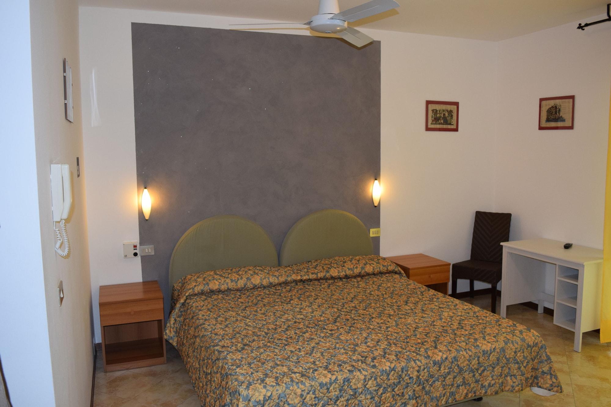 Hotel Casa Popi Малчезине Екстериор снимка