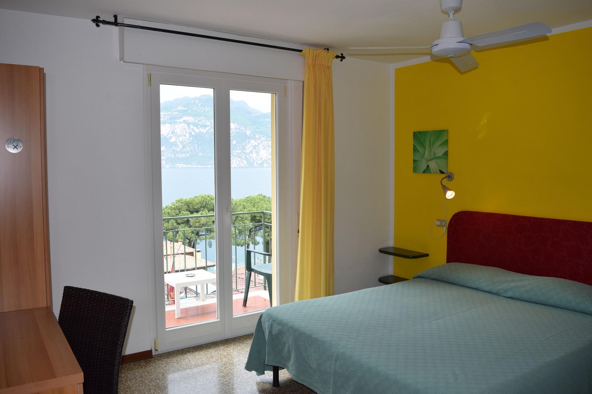 Hotel Casa Popi Малчезине Екстериор снимка