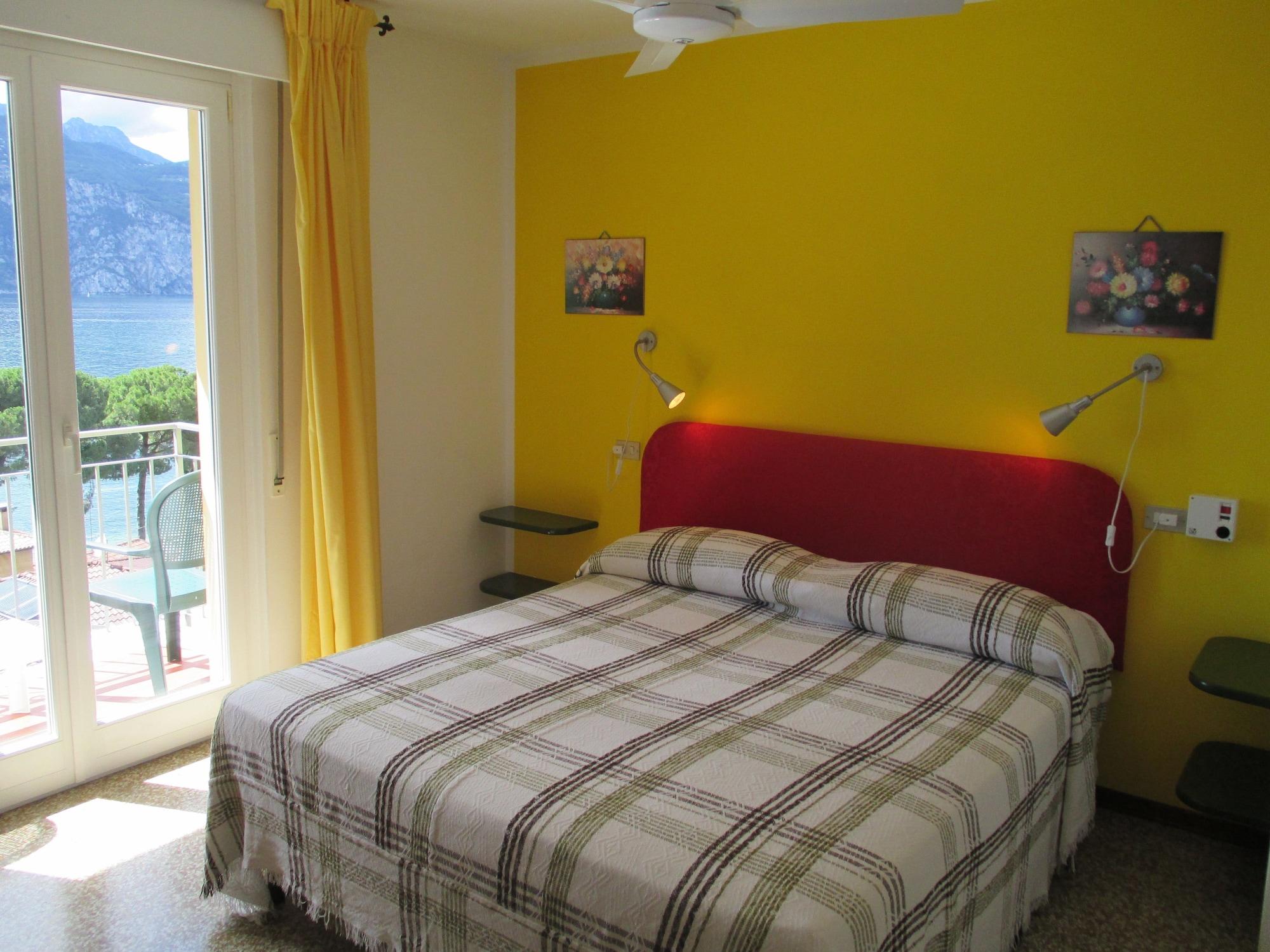 Hotel Casa Popi Малчезине Екстериор снимка