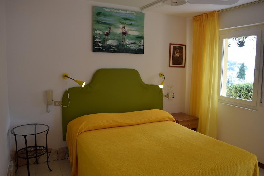 Hotel Casa Popi Малчезине Екстериор снимка