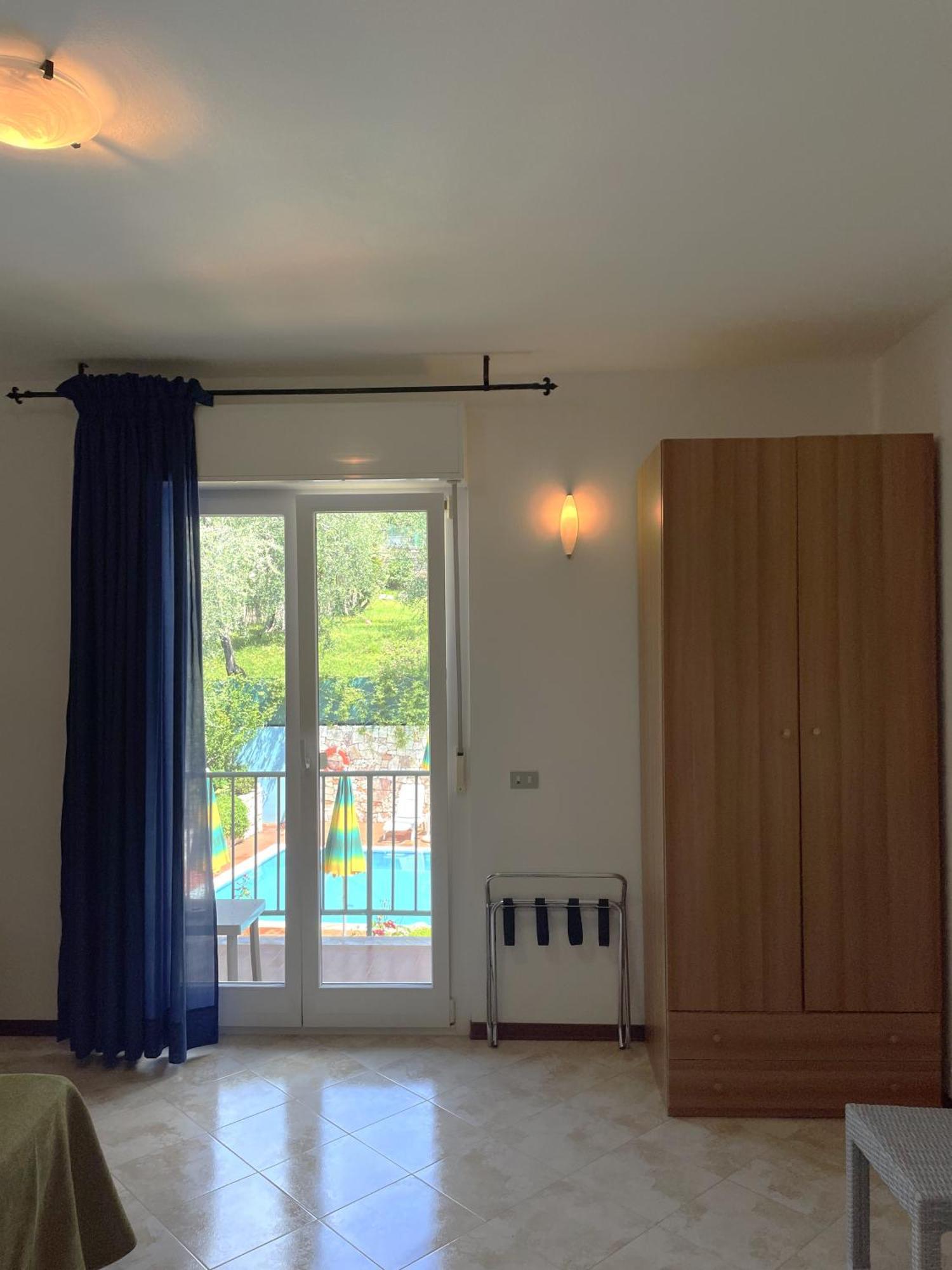 Hotel Casa Popi Малчезине Екстериор снимка