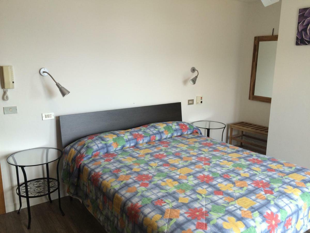 Hotel Casa Popi Малчезине Екстериор снимка