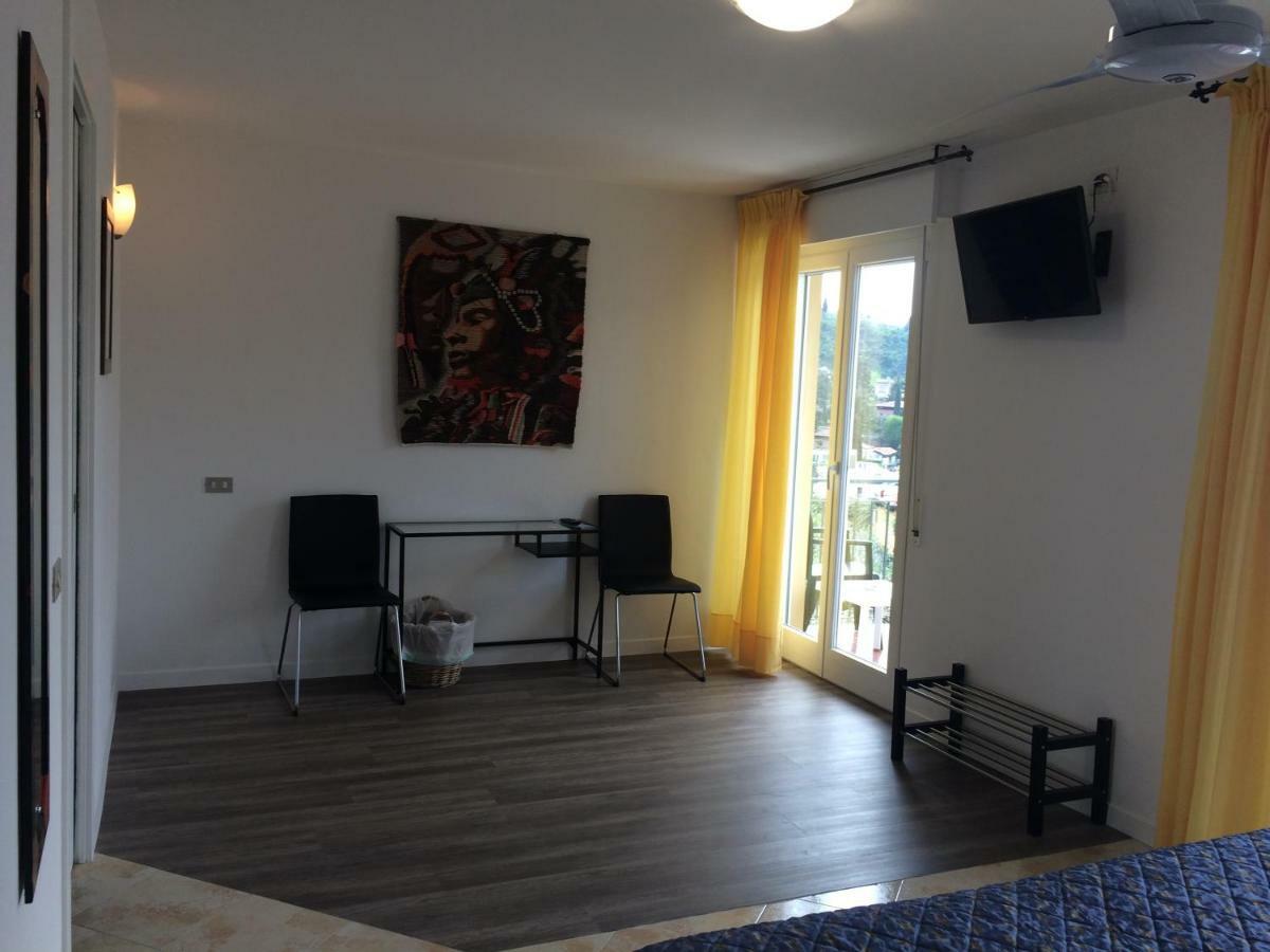 Hotel Casa Popi Малчезине Екстериор снимка