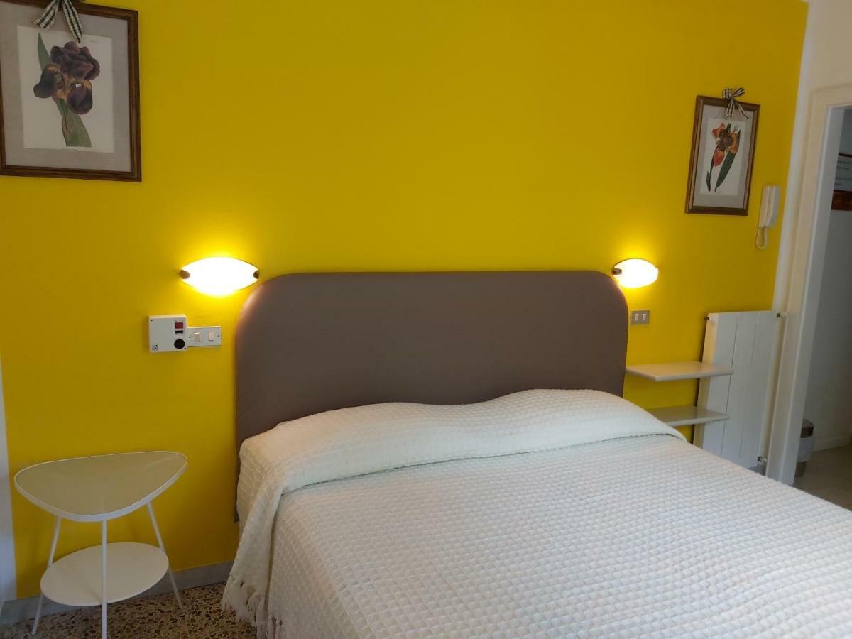 Hotel Casa Popi Малчезине Екстериор снимка